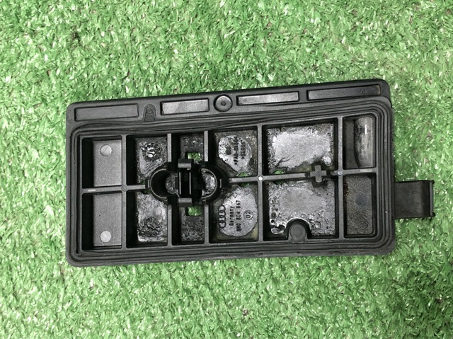 VAG 8W0804647 Защита двигателя, поддона (моторного отсека) в наличии Ужгород