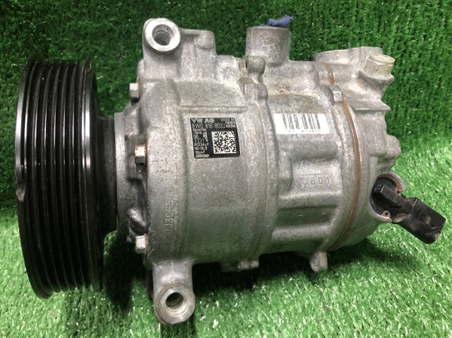 Компрессор хладагента 8W0816803J VAG