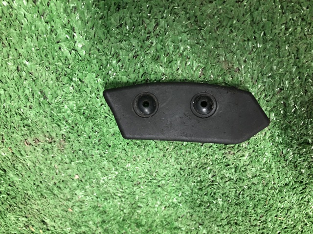 Лючек подкрылка переднего левого 8W0821653 VAG
