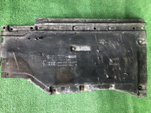 VAG 8W0825207A Защита днища левая в наличии Черновцы
