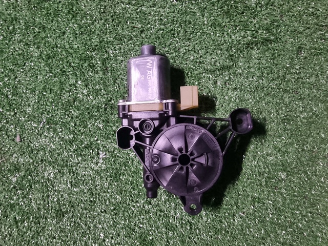 Моторчик стеклоподъемника двери задней, правой 8W0959812 VAG