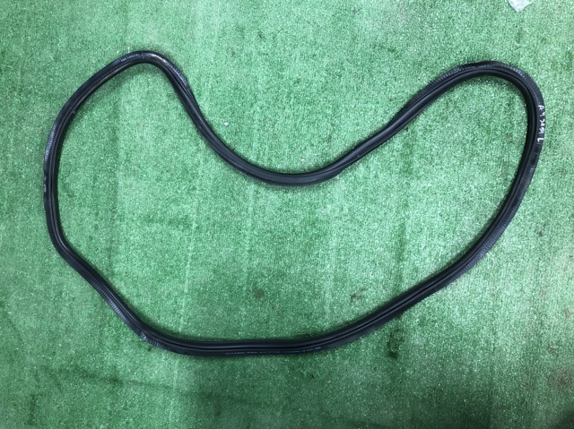 Уплотнитель двери задней, (на кузове) 8W5833721B VAG