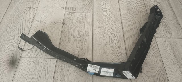 Рамка радиатора правая 5320242900 TOYOTA