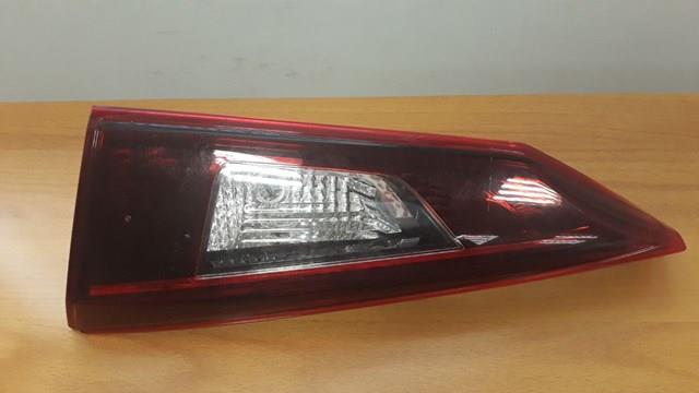 Фонарь задний внутренний правый B45A513F0 MAZDA