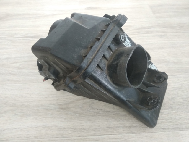 Корпус воздушного фильтра в сборе Mazda Xedos 6