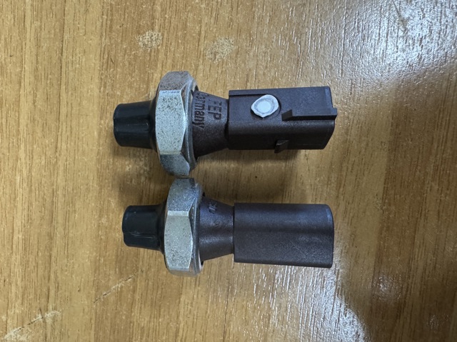 Датчик давления масла двигателя 038919081K VAG