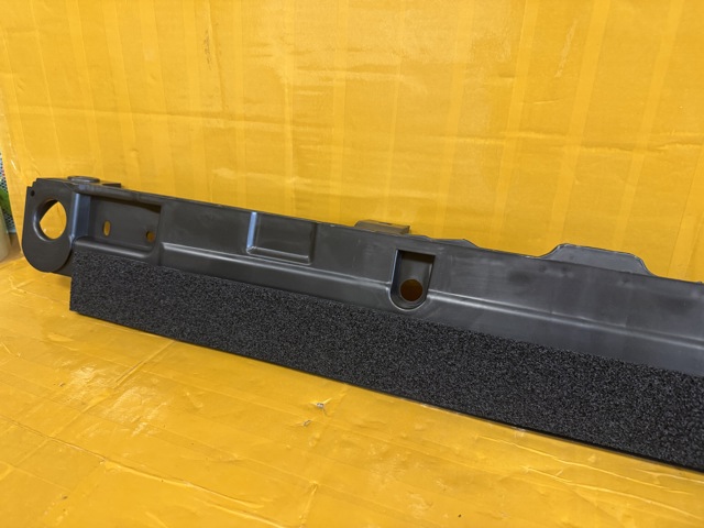 1351A144 MITSUBISHI Кронштейн радиатора верхний купить в Ирпень