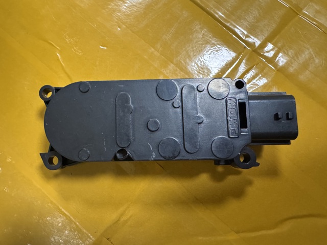NISSAN 214216RR0A Жалюзи радиатора охлаждения в наличии Житомир
