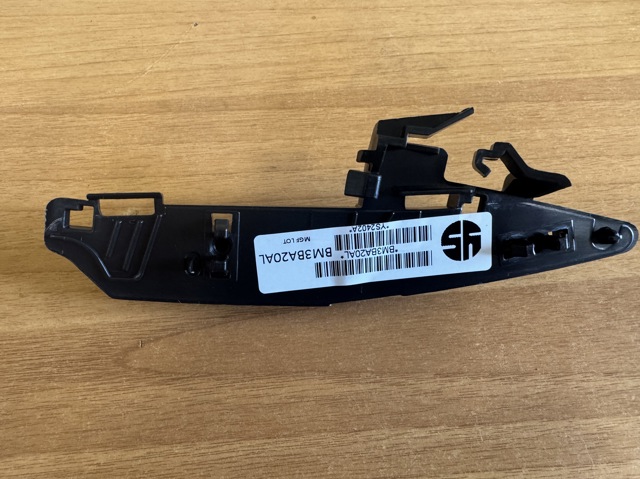 BMW 51117399981 Направляющая переднего бампера правая в наличии Харьков