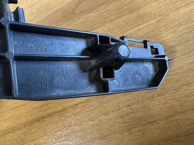 51117399981 Направляющая переднего бампера правая купить Ужгород