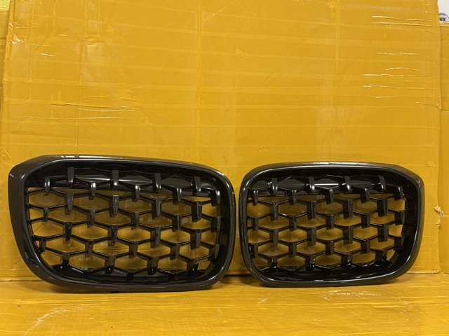 BMW 51137478669 Решетка радиатора левая в наличии Ирпень