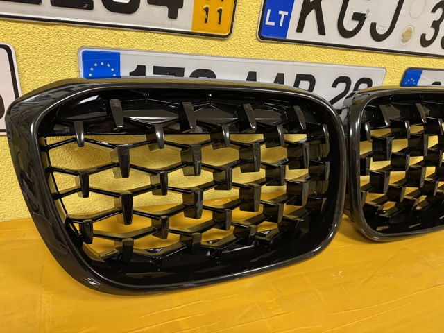 BMW 51138469959 Решетка радиатора левая в наличии Львов
