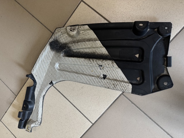 Защита днища, задняя левая 51757476000 BMW