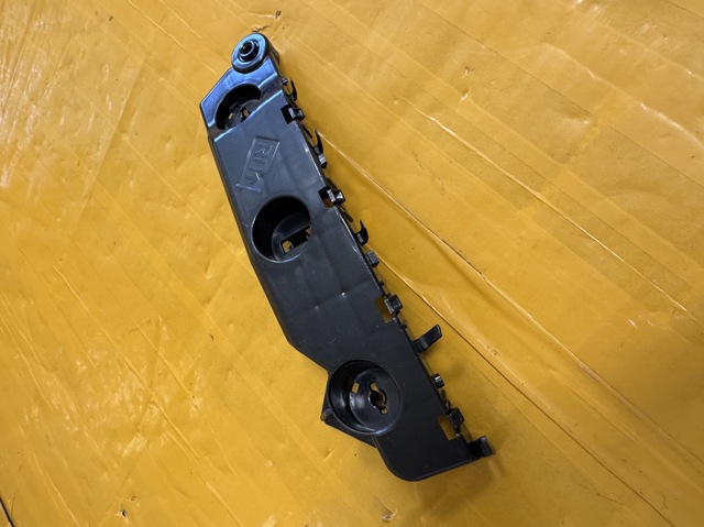 Кронштейн крепления бампера переднего правый 622226RR0B NISSAN