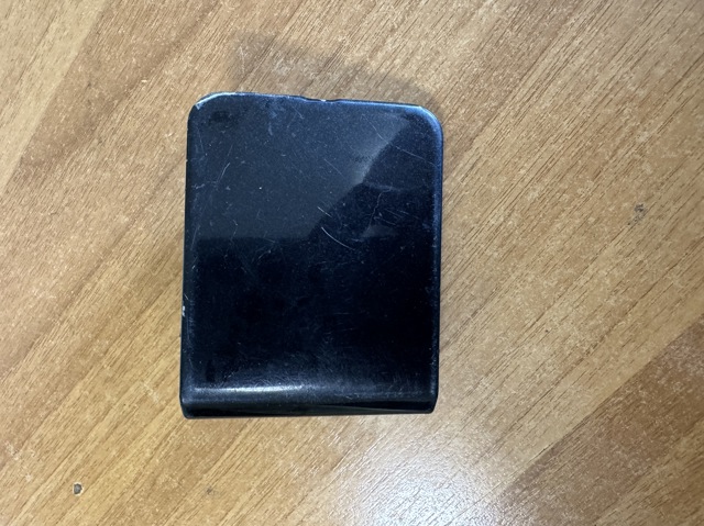 Передняя заглушка бампера буксировочного крюка Ниссан Кашкай 1