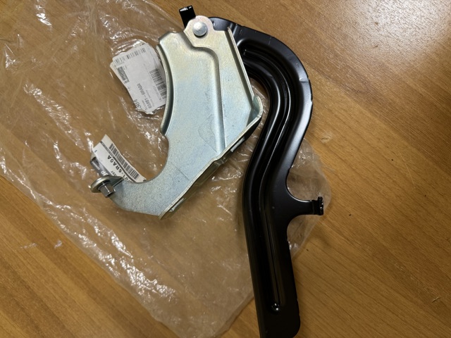NISSAN 654016RA0A Петля капота левая в наличии Черновцы