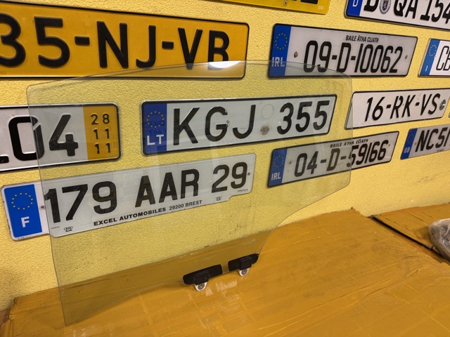 Стекло двери задней левой 73450SNAA00 HONDA