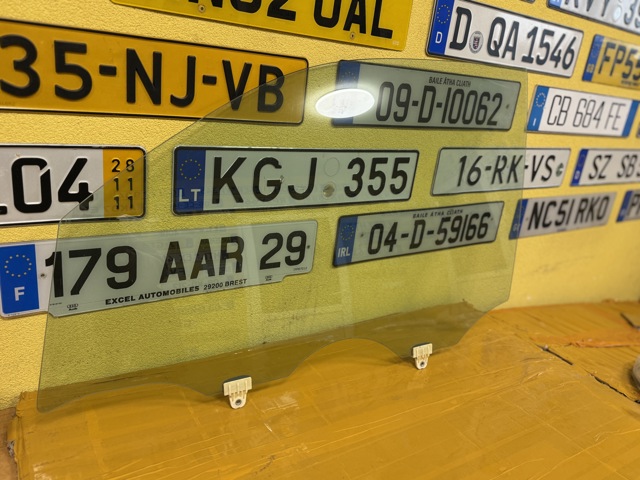 Стекло водительской двери 80301JG000 NISSAN