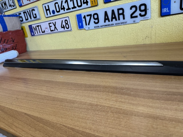 Молдинг передней левой двери, нижний 808776FR0A NISSAN
