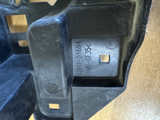 KB8B51694 MAZDA Кронштейн крепления противотуманной фары левой купить в Киев