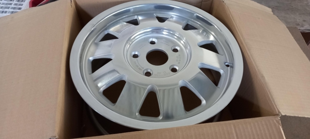 VAG 4B0601025JZ33 Диски колесные литые (легкосплавные, титановые) в наличии Киев
