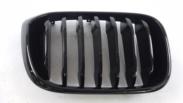 51138469960 BMW Решетка радиатора правая купить в Черкассы
