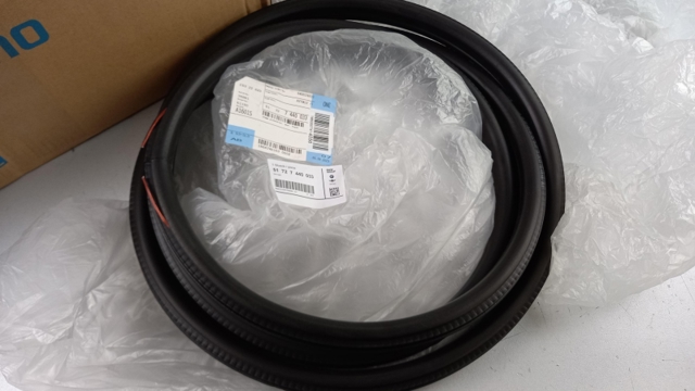 51727440033 BMW Уплотнитель двери передней (на двери) купить в Николаев
