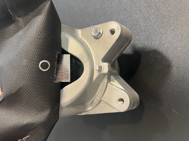 PORSCHE 94637505841 Правая подушка двигателя в наличии Ирпень