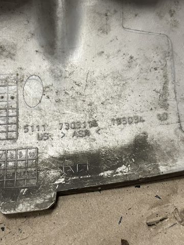 51117303114 BMW Молдинг решетки бампера переднего правый купить в Каменское