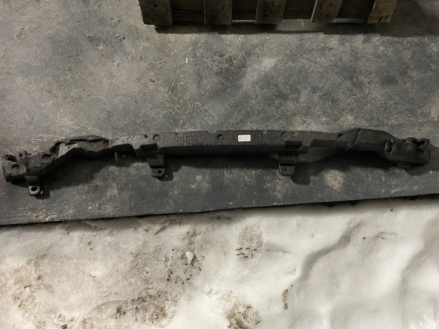 Усилитель переднего бампера  51117421623 BMW