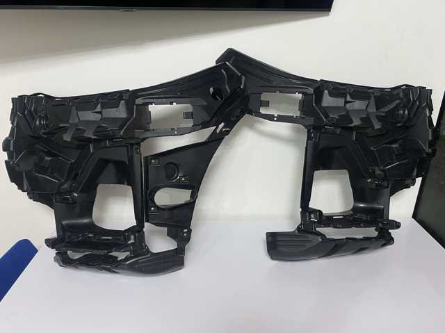 BMW 51117423100 Кронштейн крепления противотуманной фары правой в наличии Каменское