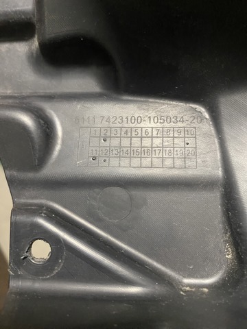 BMW 51117423100 Кронштейн крепления противотуманной фары правой в наличии Кривой Рог