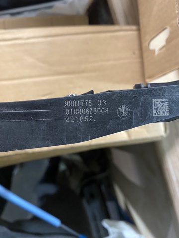 BMW 51219881775 Держатель наружной ручки двери передней левой в наличии Павлоград