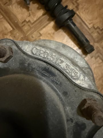 Опора пружины задней левой 7P0512345 VAG