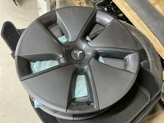 Колпаки на диски 104427100A TESLA