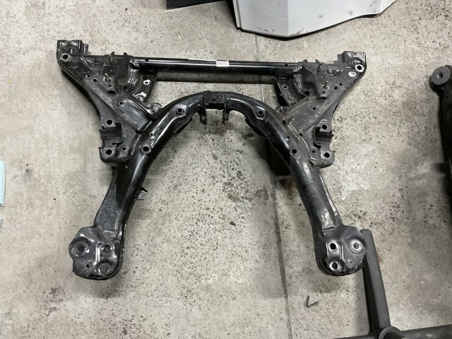 Передняя балка 104453100C TESLA
