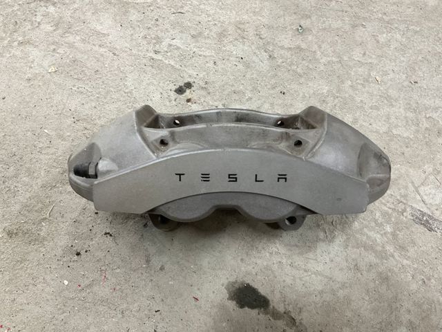Суппорт тормозной, передний, левый 104462100E TESLA