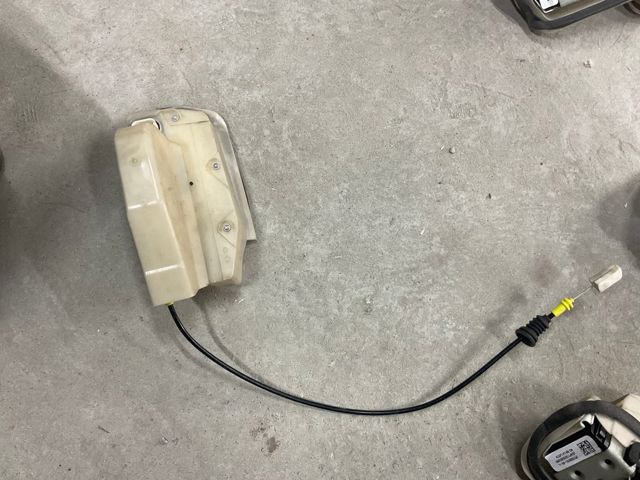106897000L TESLA Замок двери задней левой купить в Сумы