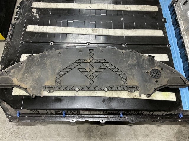 Кенгурятник 108417400D TESLA