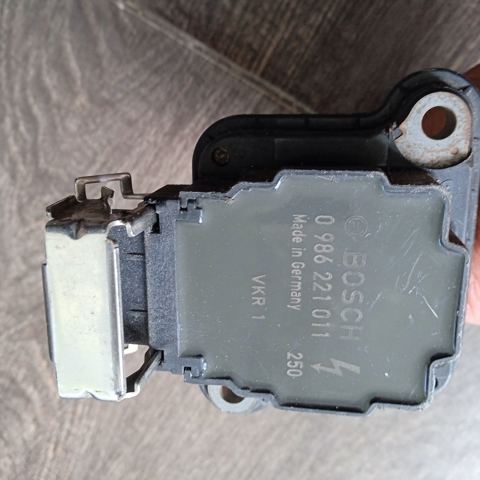 Катушка зажигания 0986221011 BOSCH