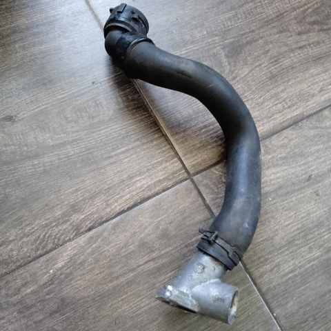 Патрубок радиатора охлаждения нижний 13363317 OPEL