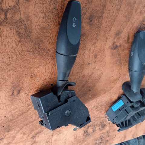 Левый подрулевой переключатель 1S7T13335AE FORD