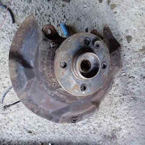 Цапфа поворотная правая 31216779796 BMW