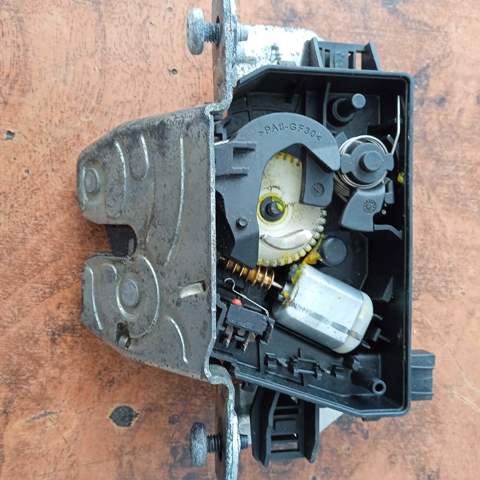 Замок пятой двери Opel Zafira B