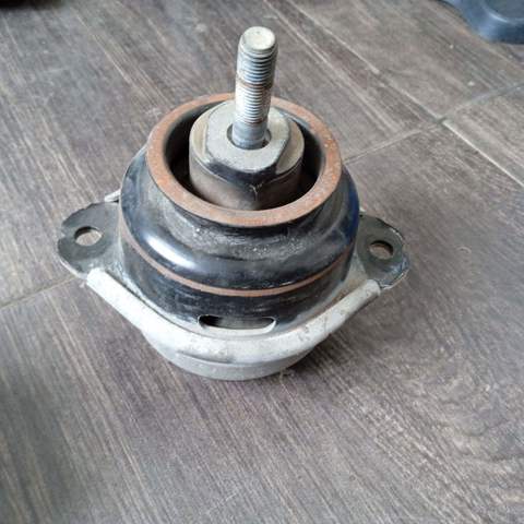 Подушка двигателя левая/правая 7L6199131 VAG