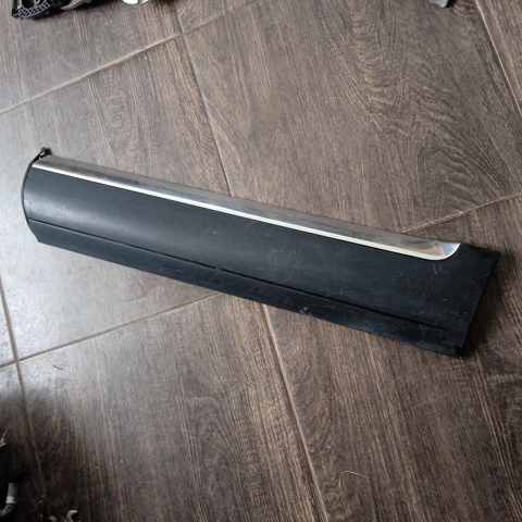 Молдинг двери задней левой нижний 7L6839787E VAG