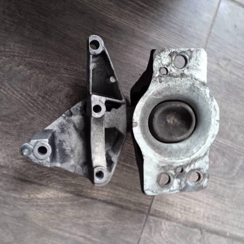 RENAULT 8200549046 Правая подушка двигателя в наличии Черкассы