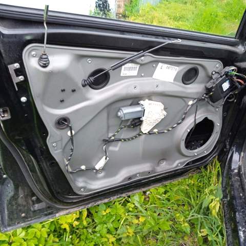 Стеклоподъемник передней двери A1697202979 MERCEDES