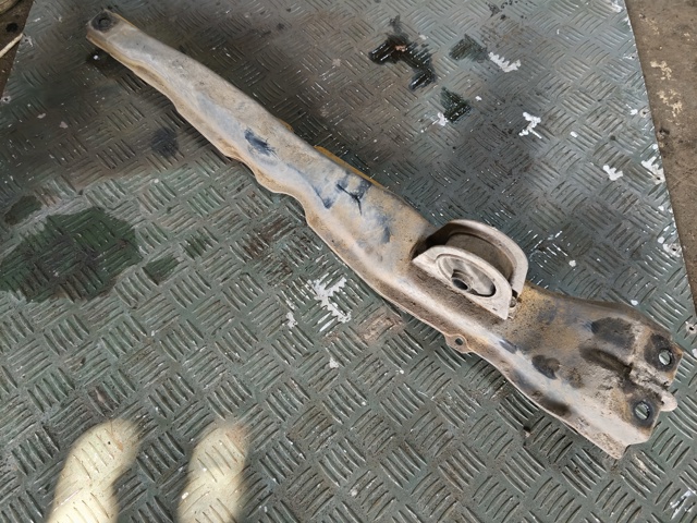 MR589557 MITSUBISHI Балка крепления двигателя купить в Хмельницкий