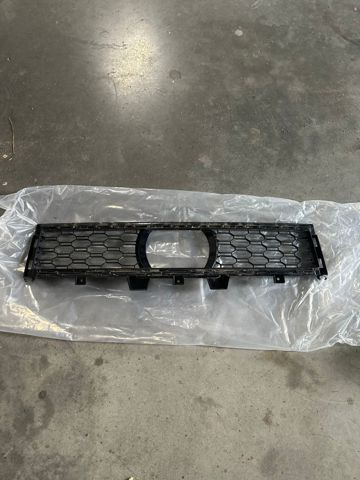 Решетка на бампер 51118069211 BMW